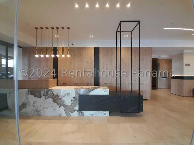Spacious and Bright Apartment with Ocean View in Parque del Mar